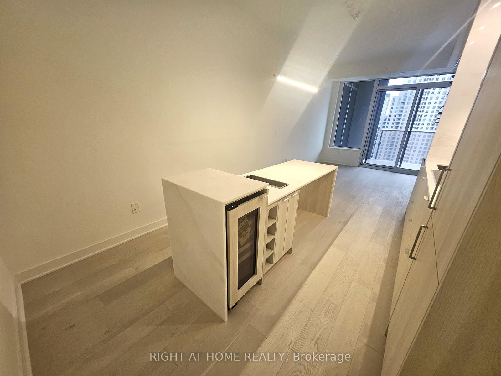 11 Yorkville Avenue, Unit 1711 - Photo 6