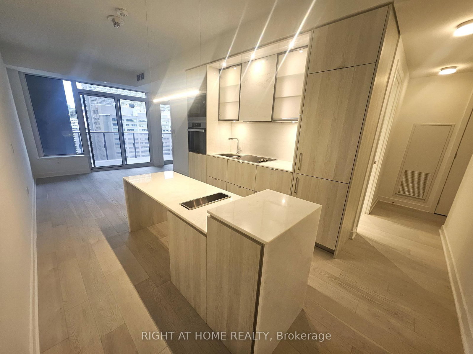 11 Yorkville Avenue, Unit 1711 - Photo 7