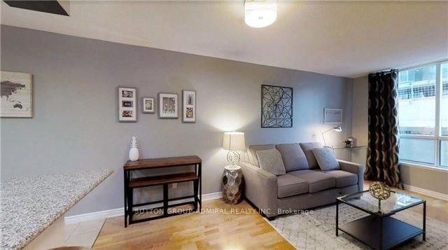 722 - 168 Simcoe Street