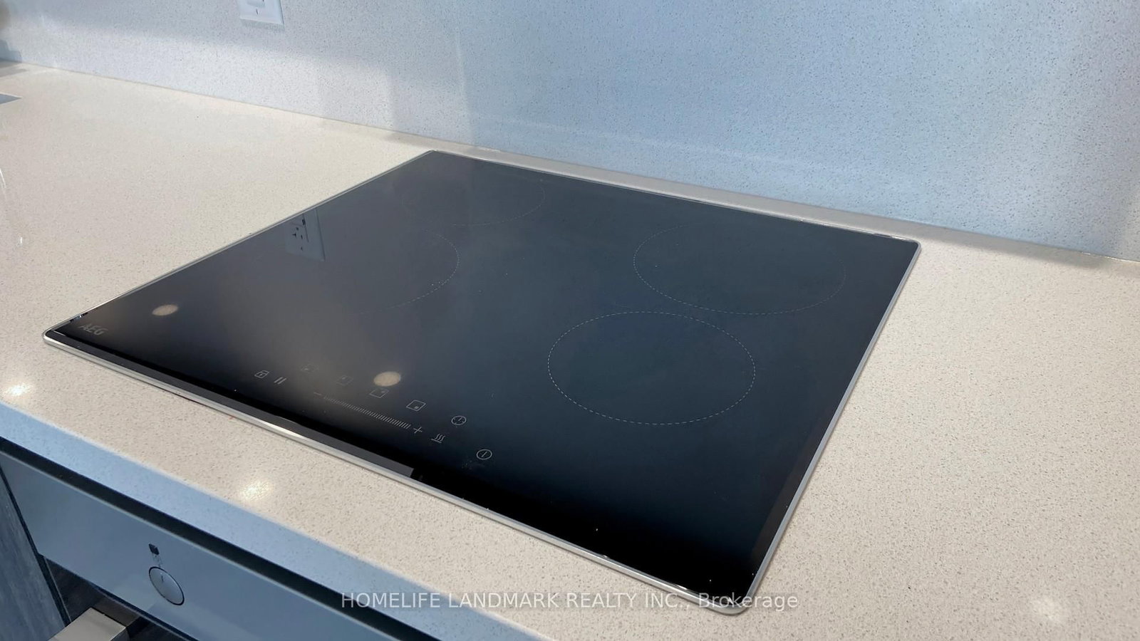 28 Widmer Street, Unit 4729 - Photo 10