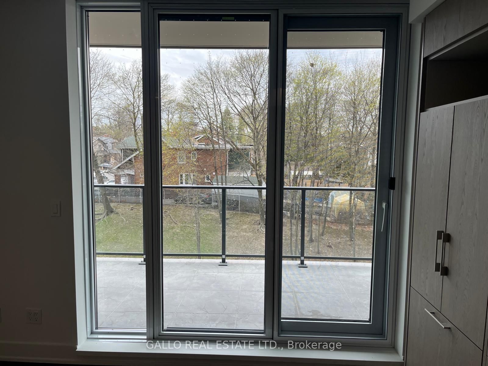 8 Manor Road W, Unit 307 - Photo 5