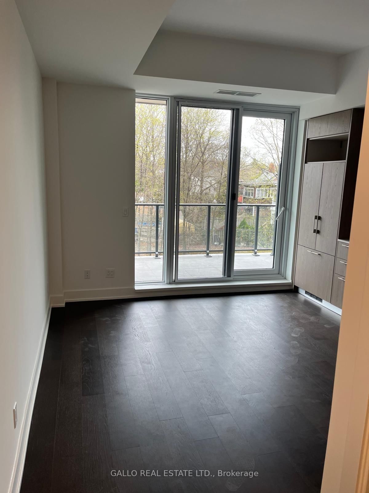 8 Manor Road W, Unit 307 - Photo 6