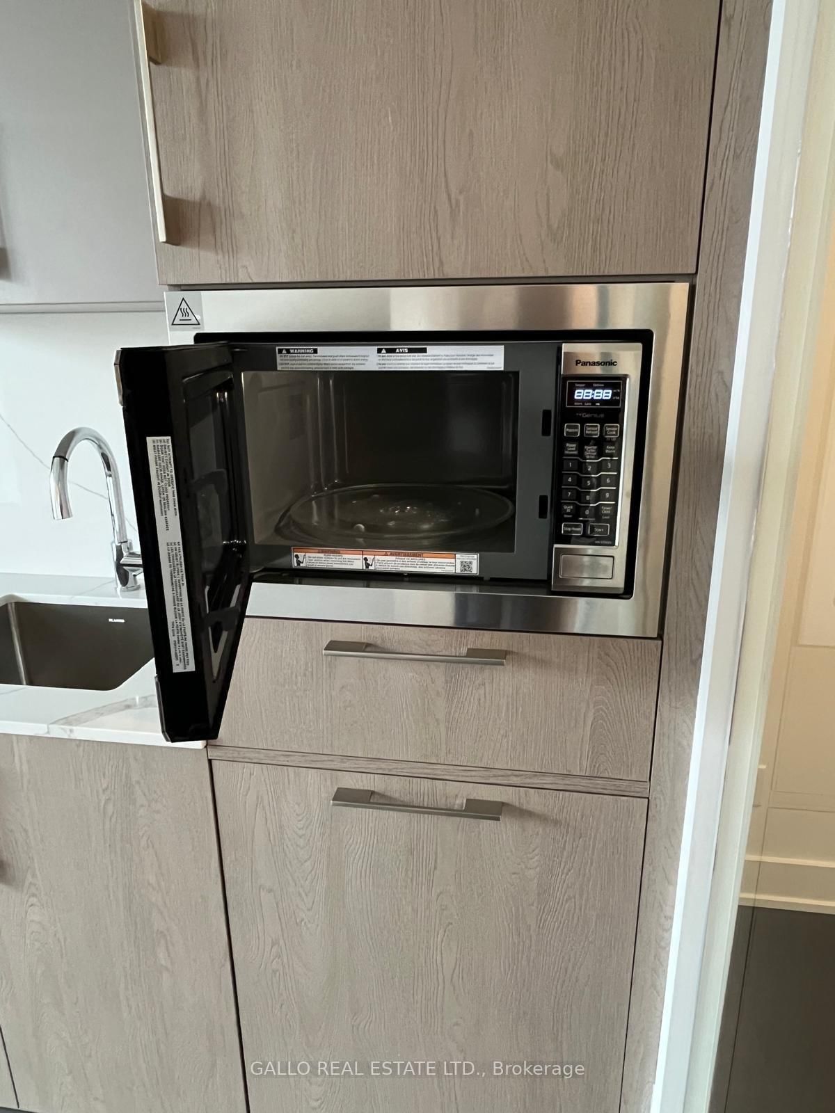 8 Manor Road W, Unit 307 - Photo 9