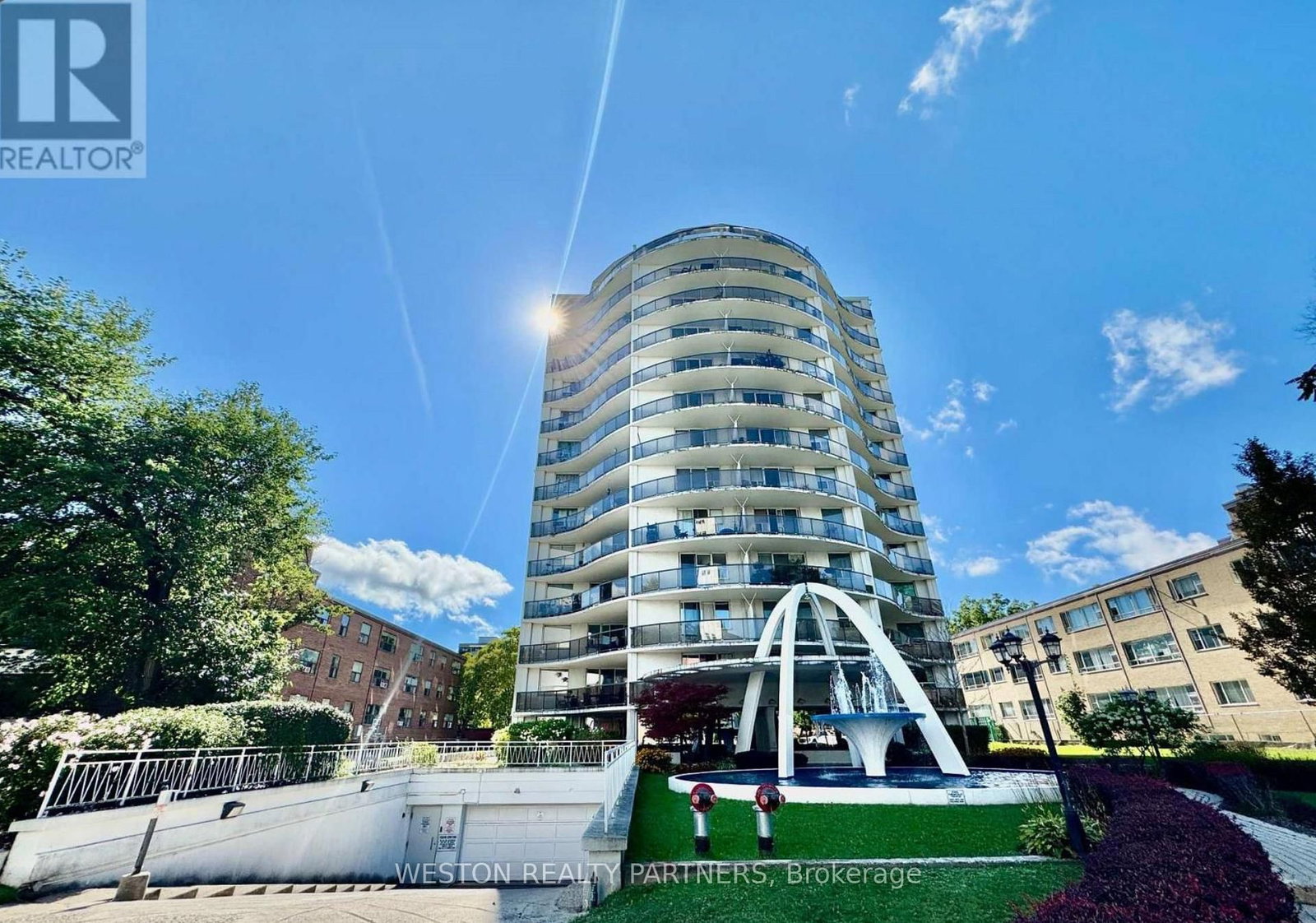 44 Walmer Road, Unit 901