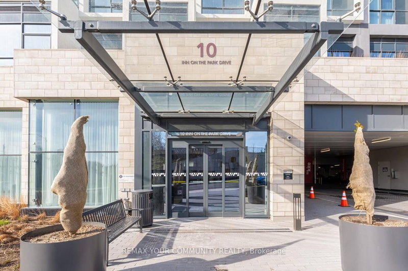 1601 - 10 Inn On The Park Dr, Toronto, M3C 0P9 | Image 2