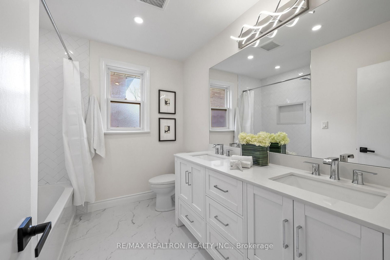 Detached House for sale at 122 Hove Street, Toronto, Ontario, M3H 4Z7 - Bathurst Manor - MLS: C13030136