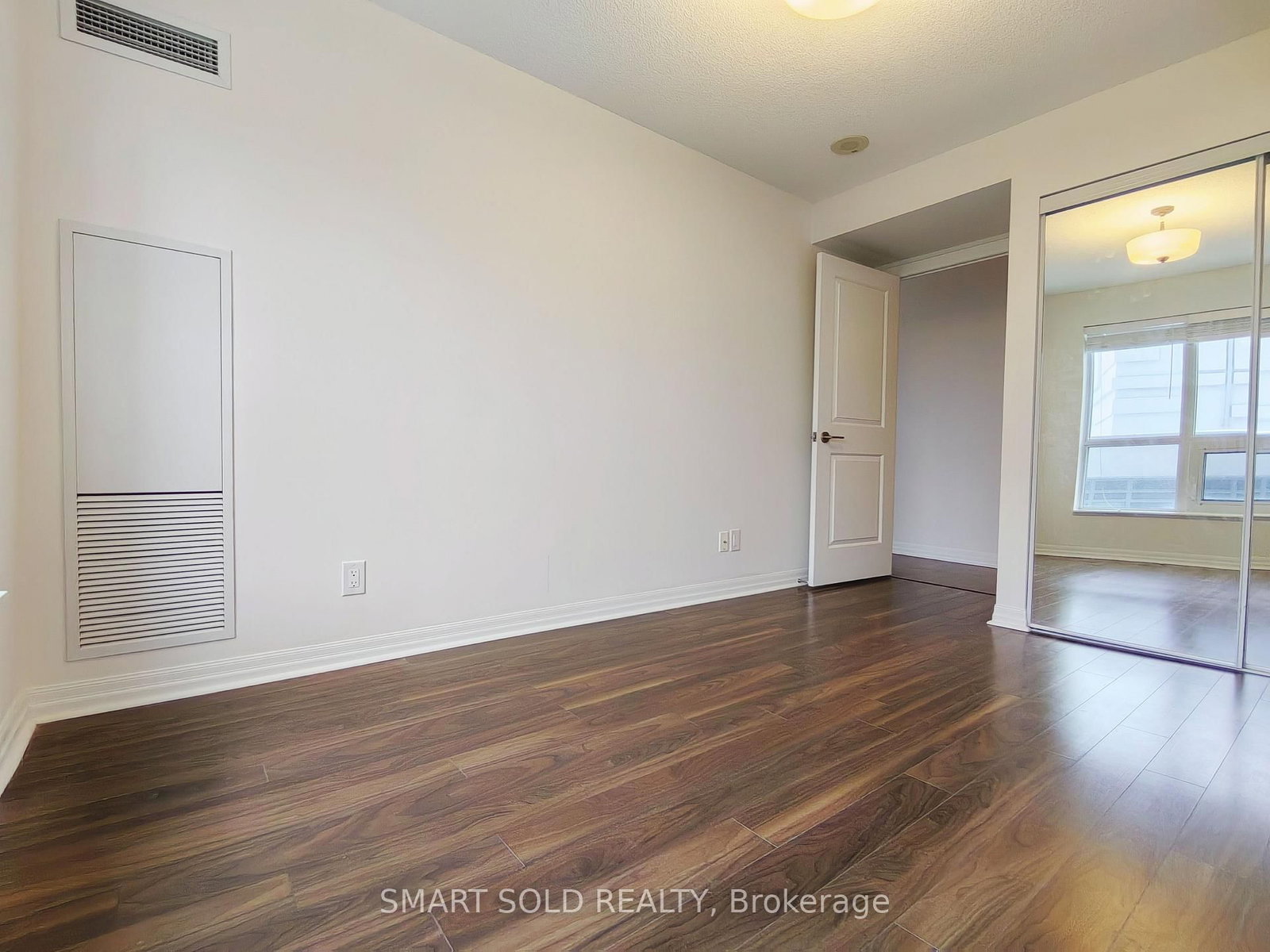 30 Herons Hill Way, Unit 405 - Photo 8