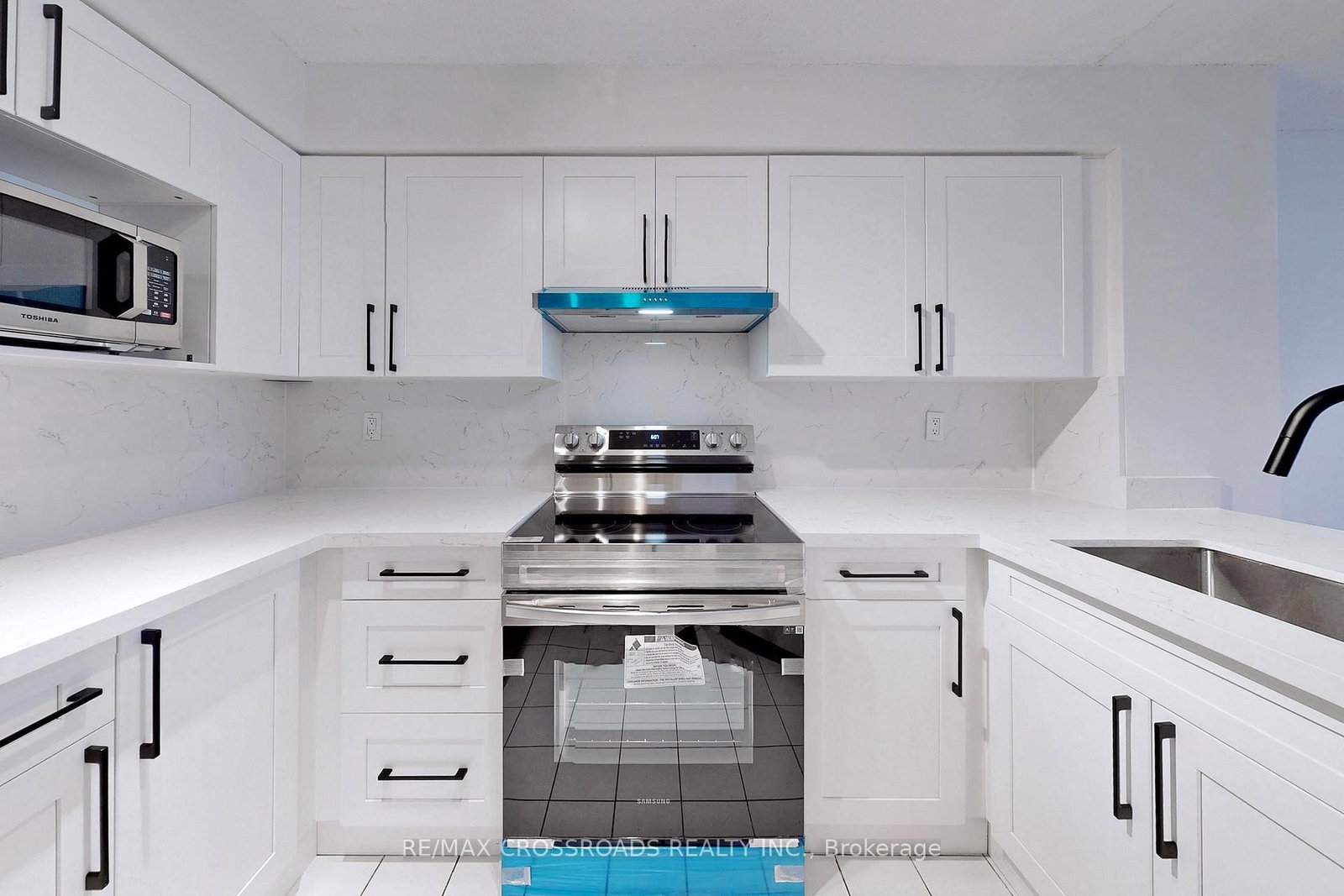 24 Wellesley Street W, Unit 1412 - Photo 10