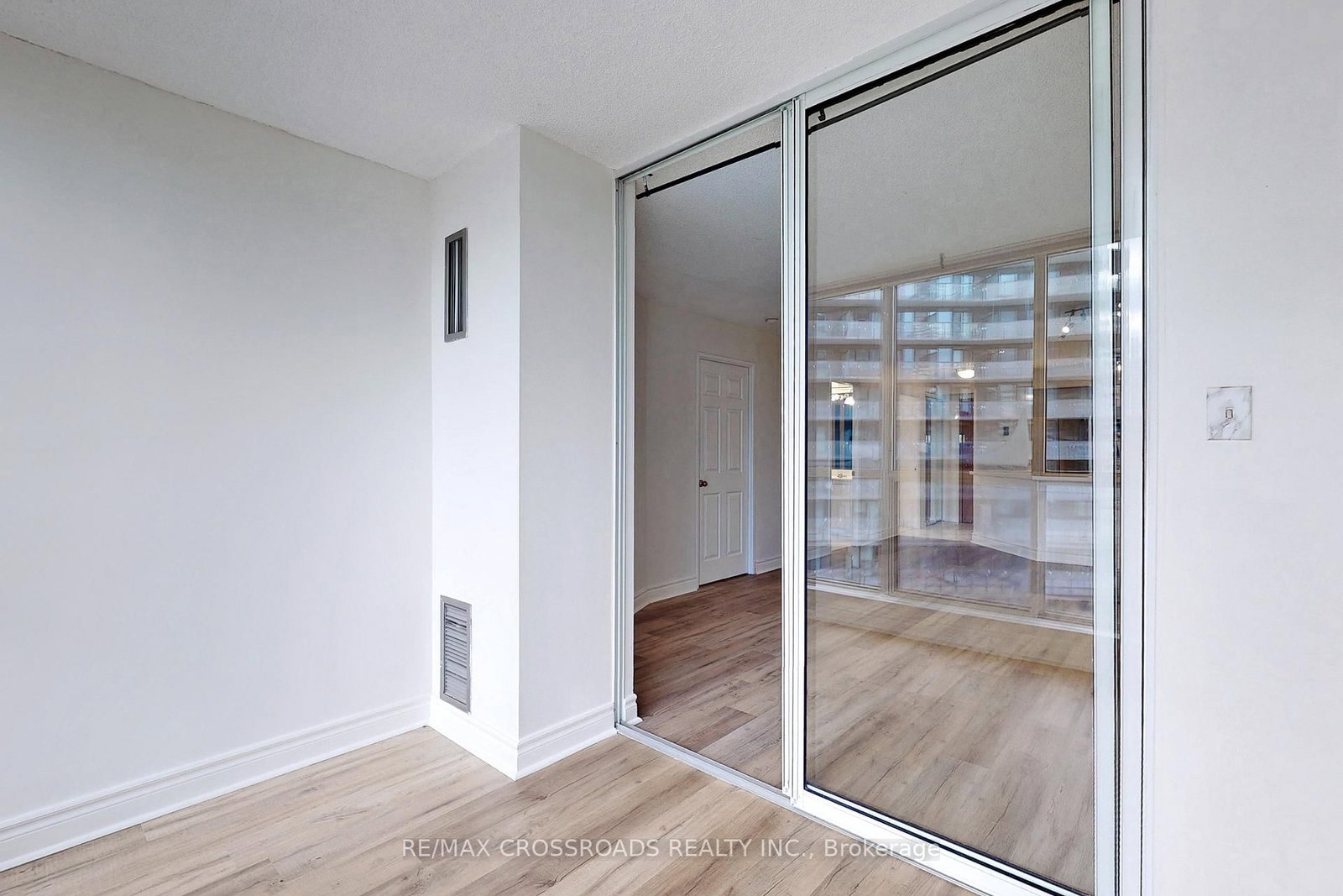 24 Wellesley Street W, Unit 1412 - Photo 21