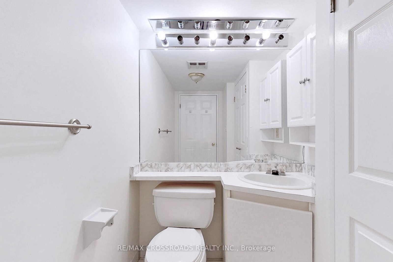 24 Wellesley Street W, Unit 1412 - Photo 25