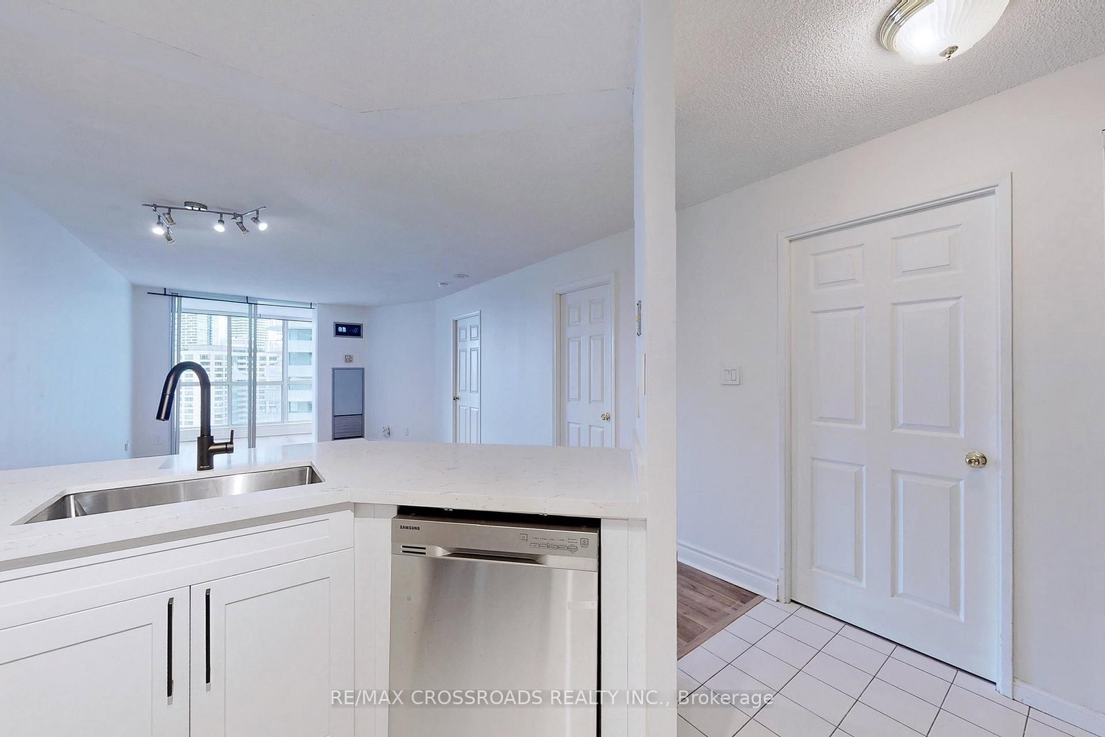 24 Wellesley Street W, Unit 1412 - Photo 8