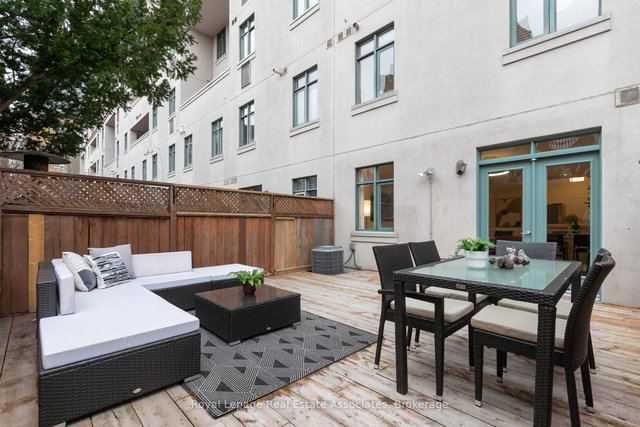 Th103 - 500 Richmond Street W