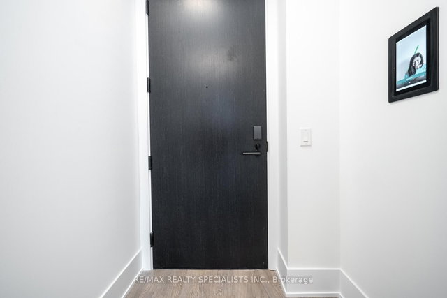 2810 - 470 Front Street W