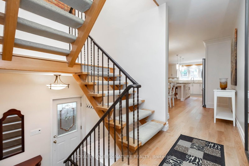 641 Balliol St, Toronto, M4S 1E6 | Image 2