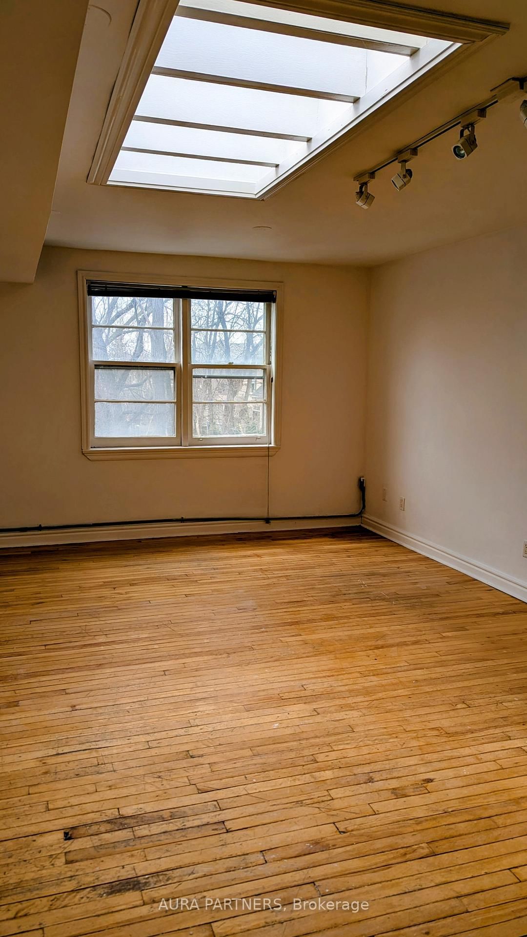 1726 Avenue Road - Photo 6