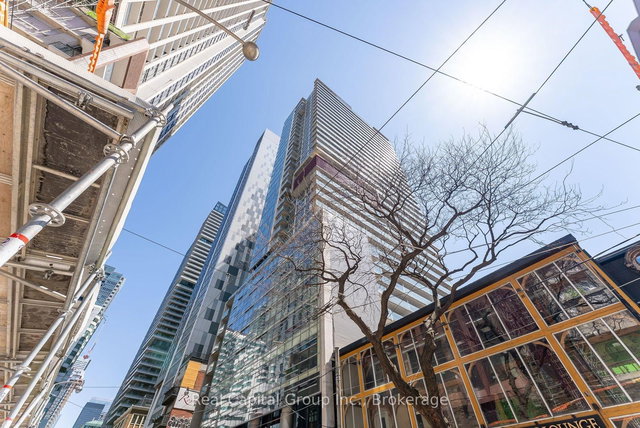 1605 - 375 King Street W