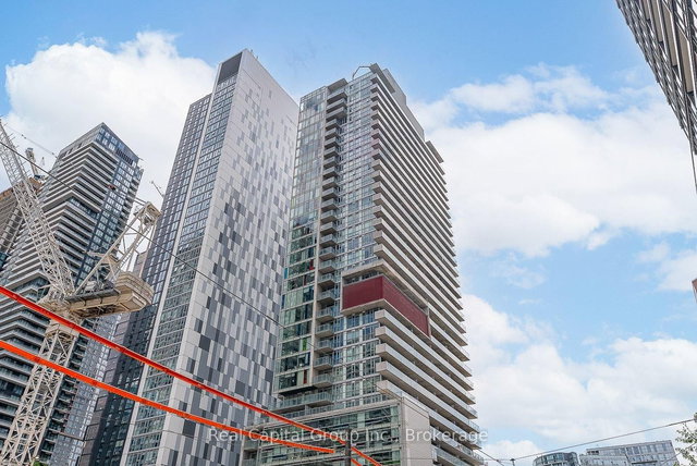 1605 - 375 King Street W