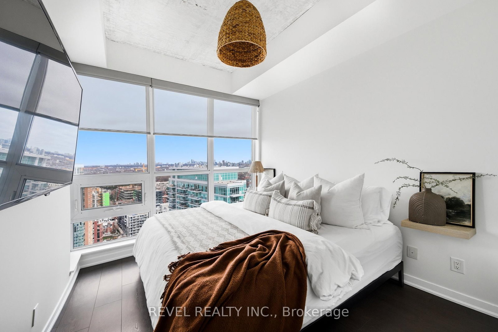 150 East Liberty Street, Unit 2701 - Photo 28