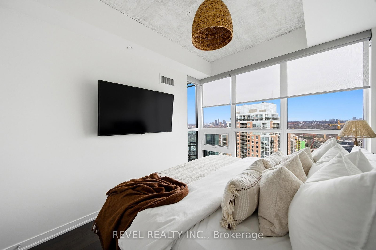 150 East Liberty Street, Unit 2701 - Photo 29