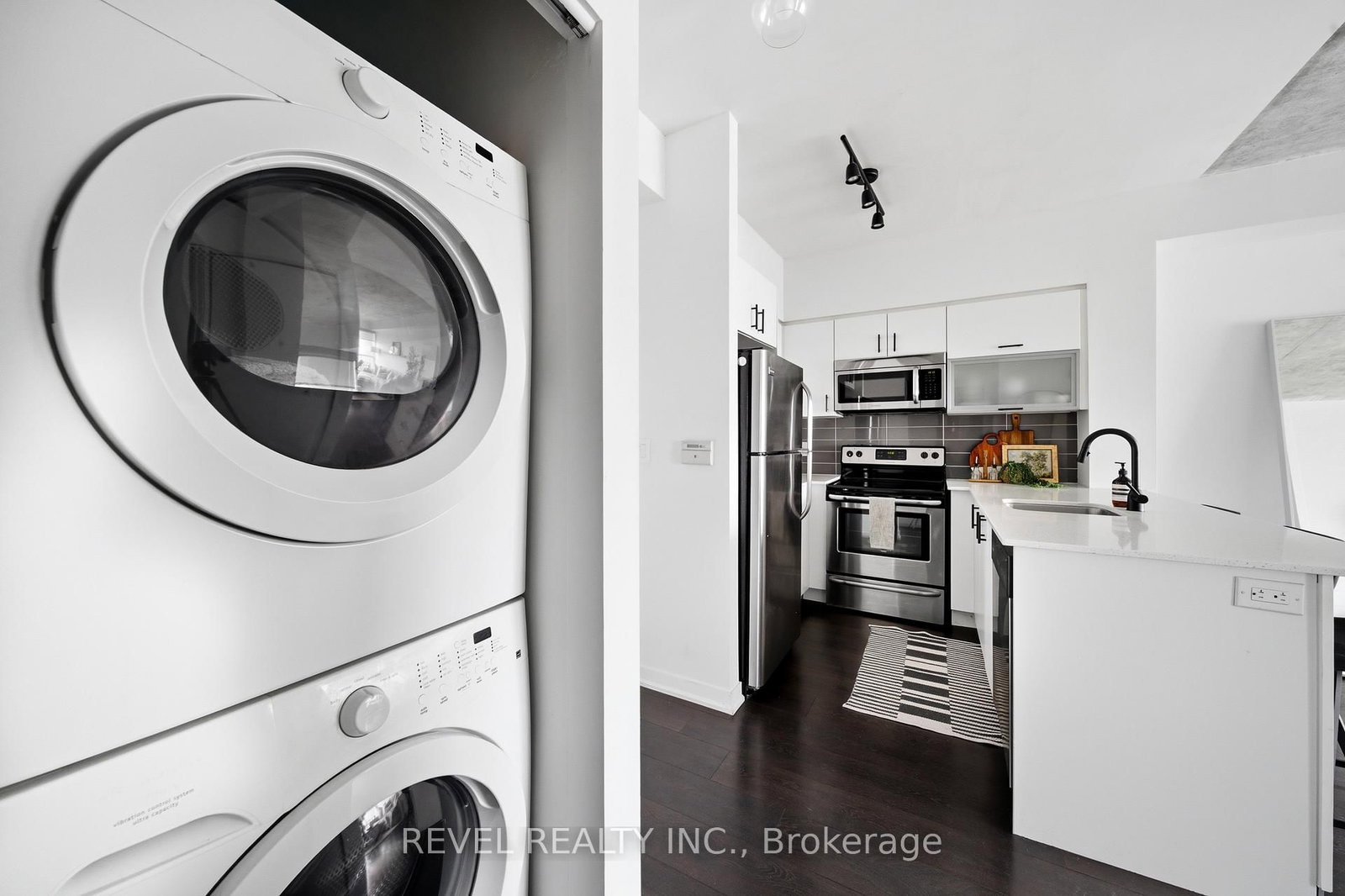 150 East Liberty Street, Unit 2701 - Photo 34