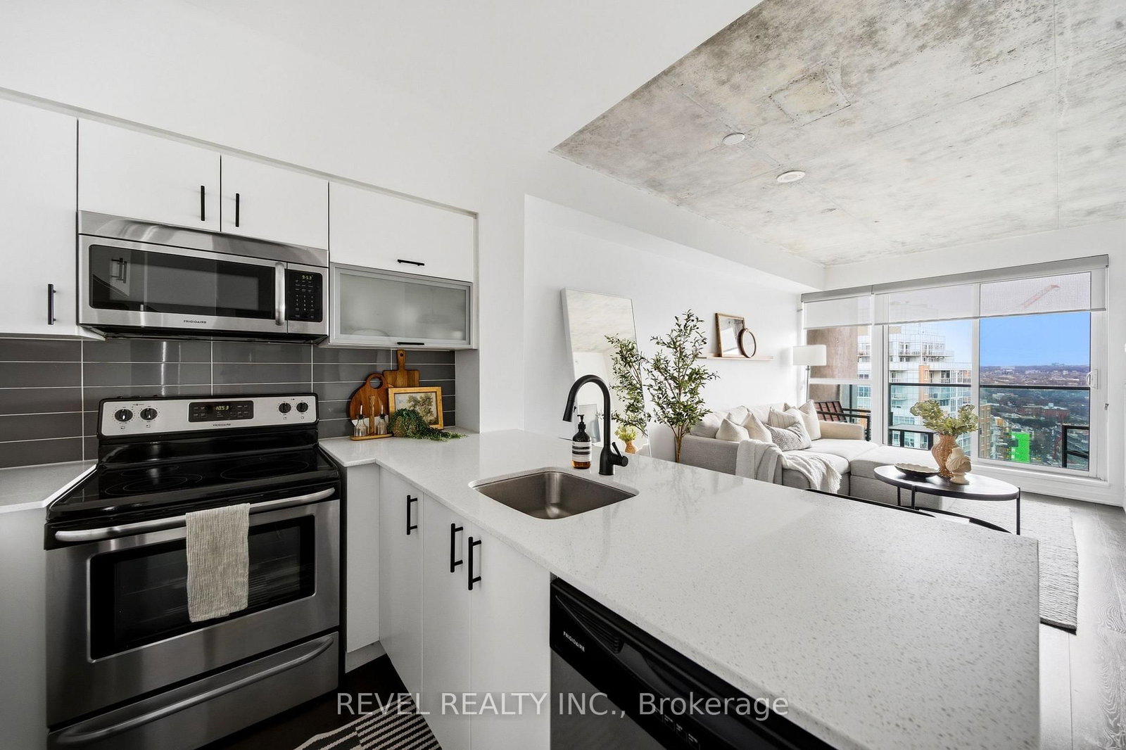 150 East Liberty Street, Unit 2701 - Photo 6