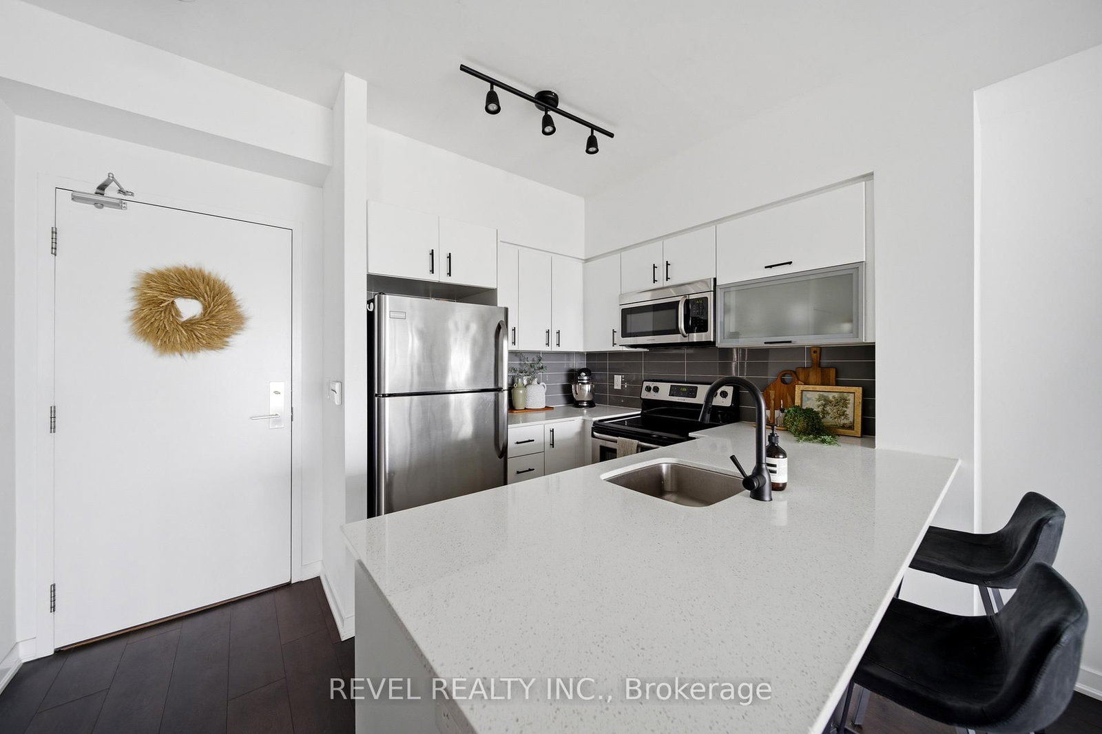 150 East Liberty Street, Unit 2701 - Photo 8