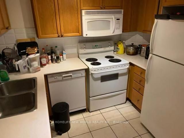 909 Bay Street, Unit 407 - Photo 3