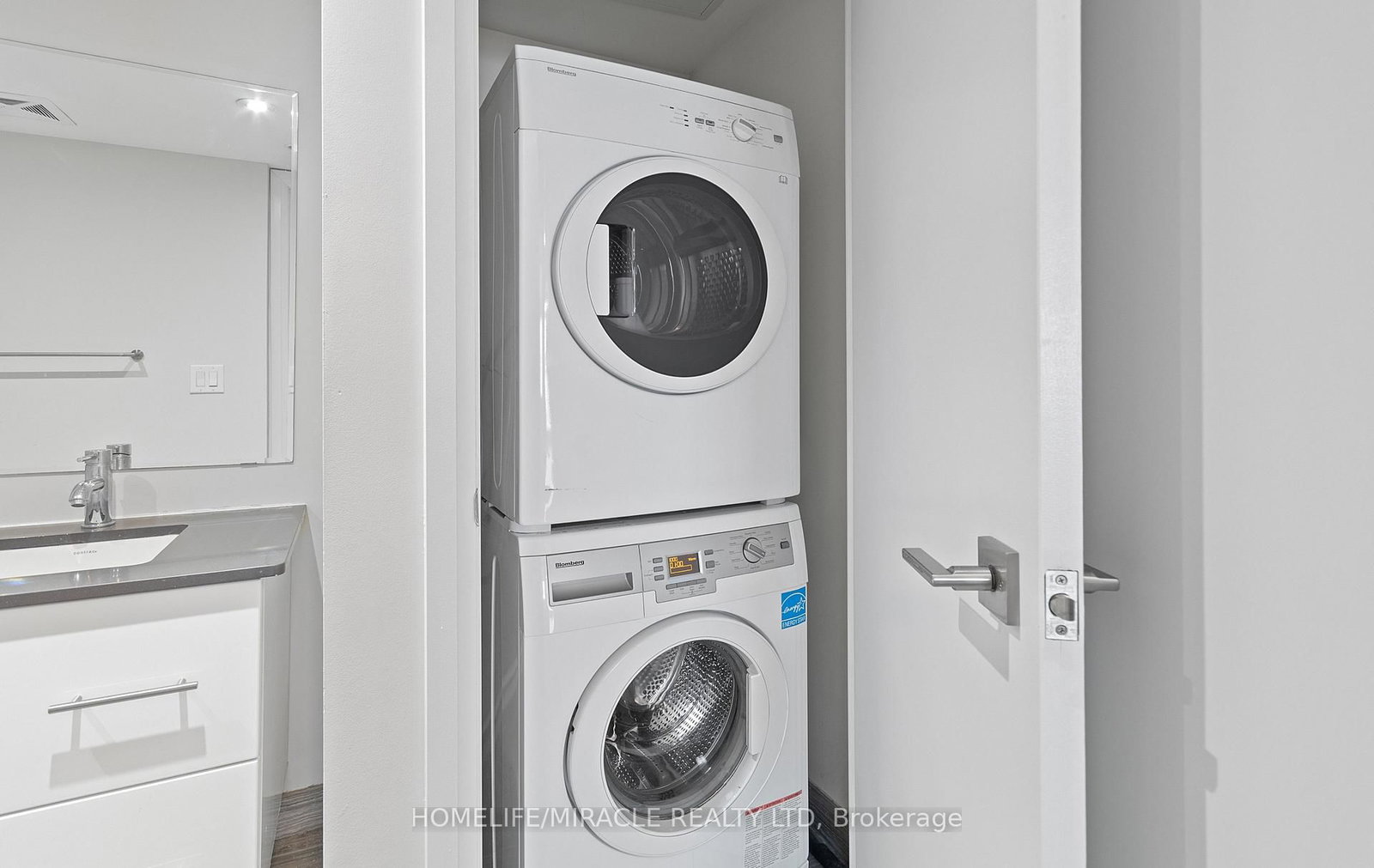 555 Wilson Avenue W, Unit PH1402 - Photo 20