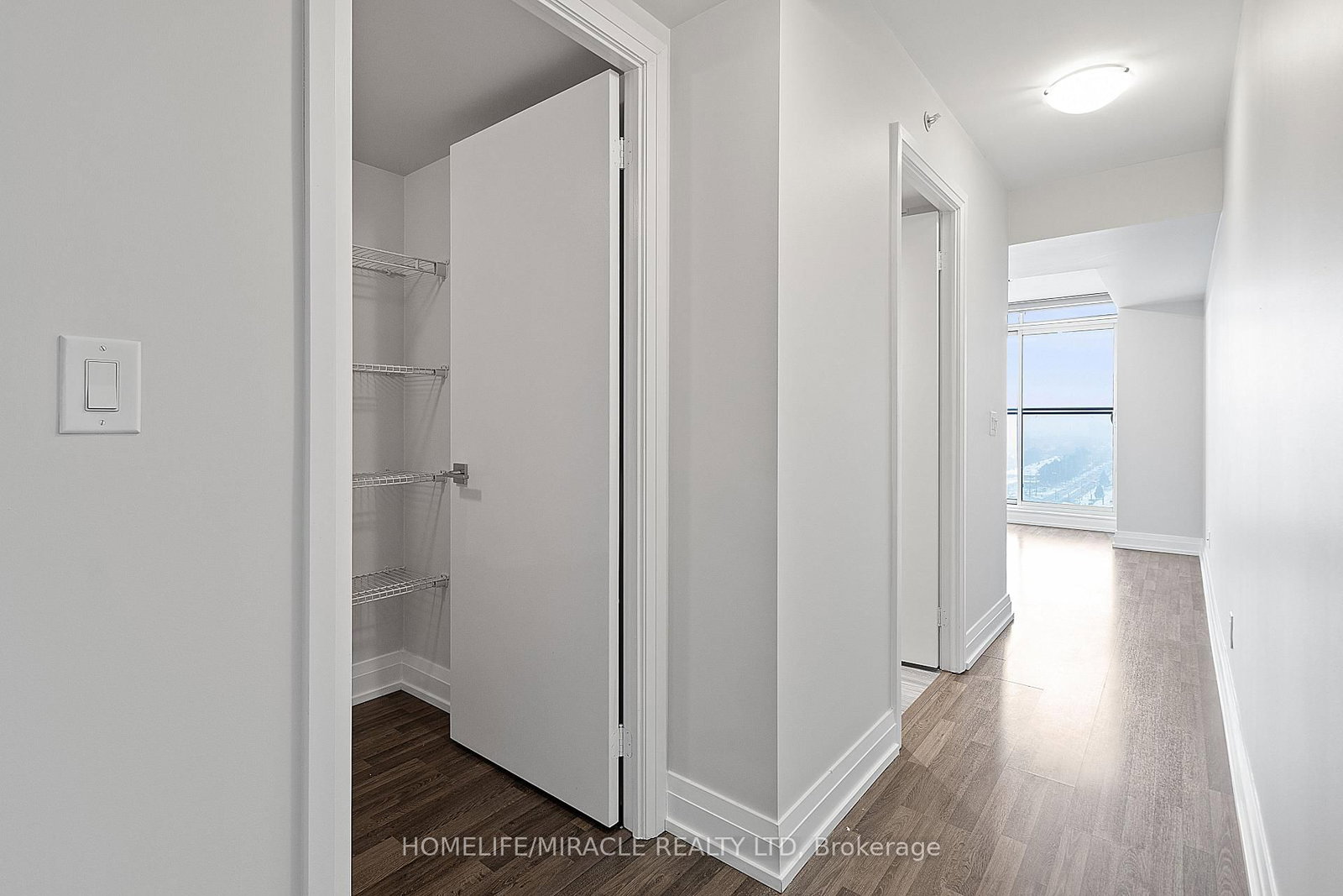 555 Wilson Avenue W, Unit PH1402 - Photo 21