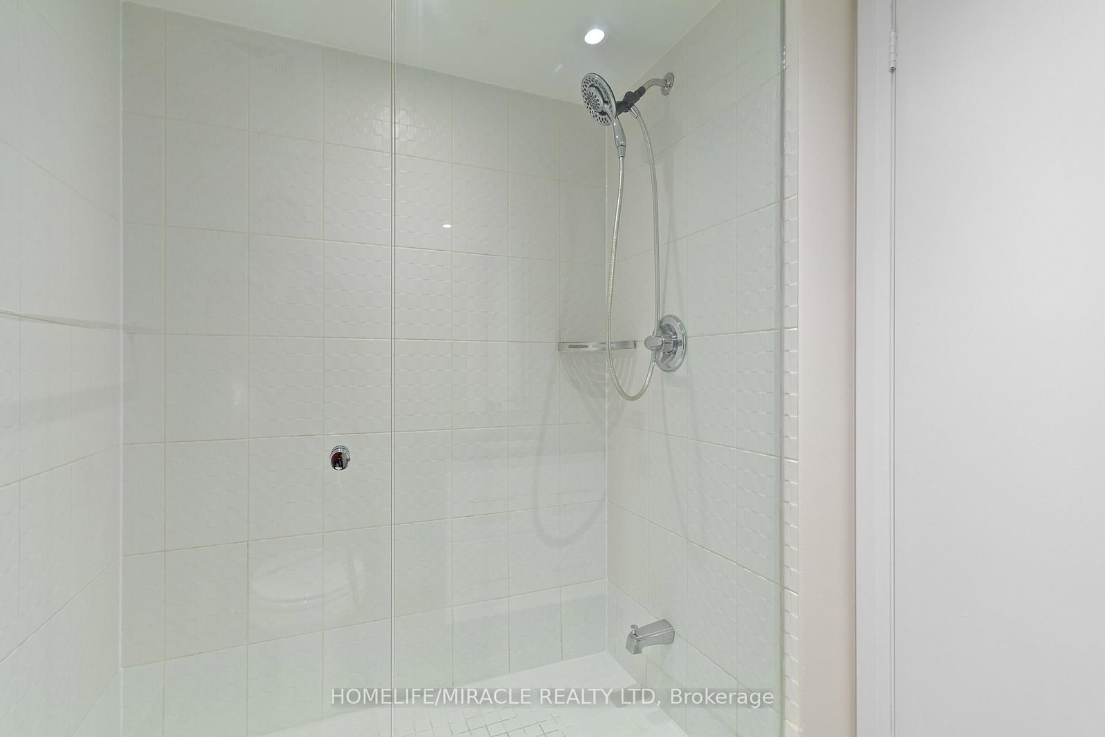 555 Wilson Avenue W, Unit PH1402 - Photo 23