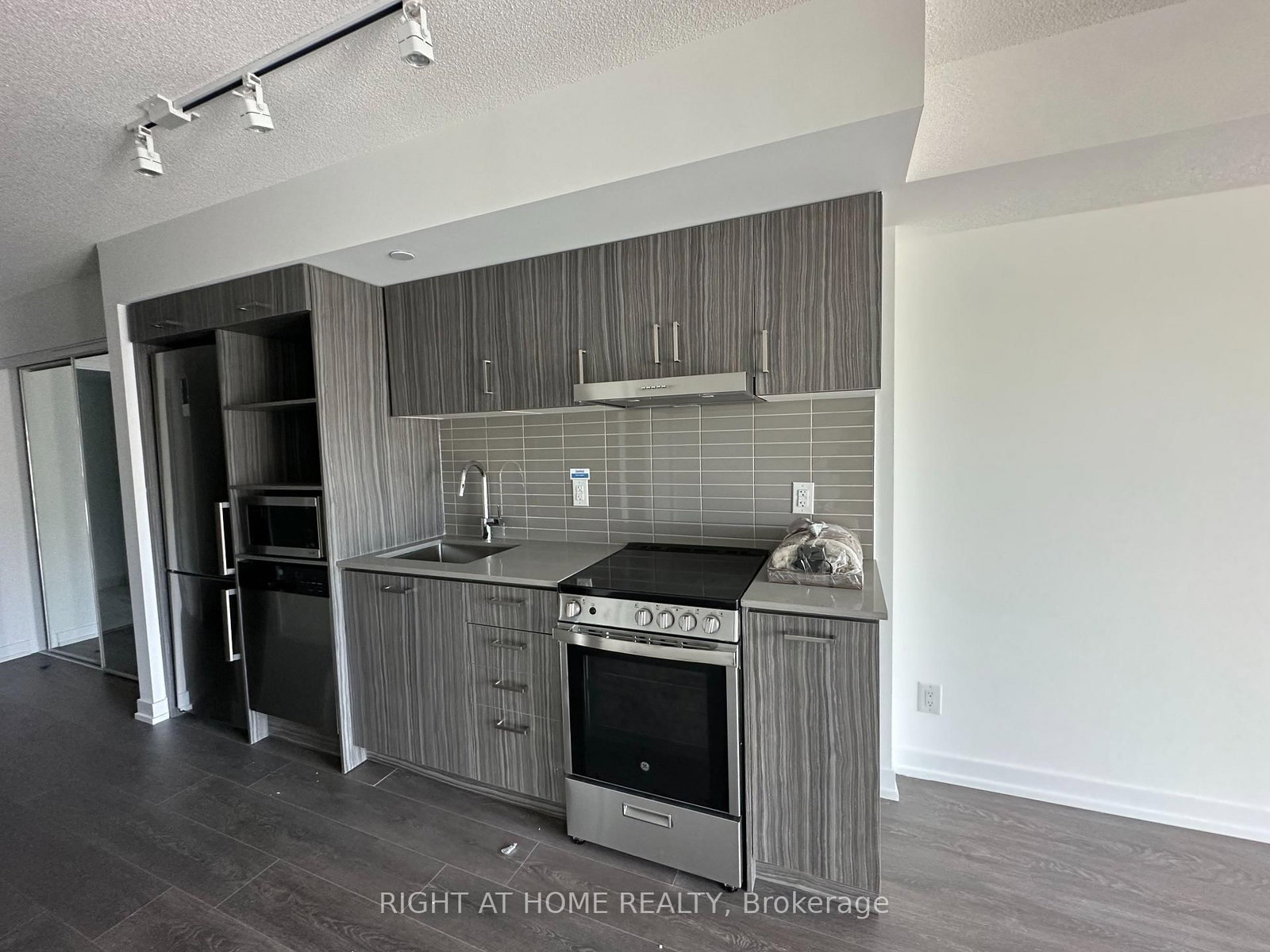 219 DUNDAS Street E, Unit 2210 - Photo 4