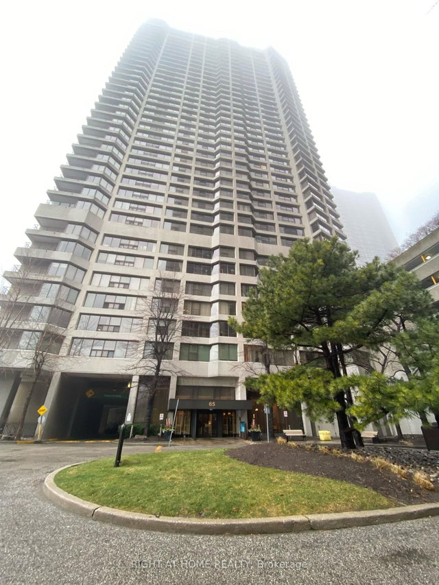 2202 - 65 HARBOUR Square