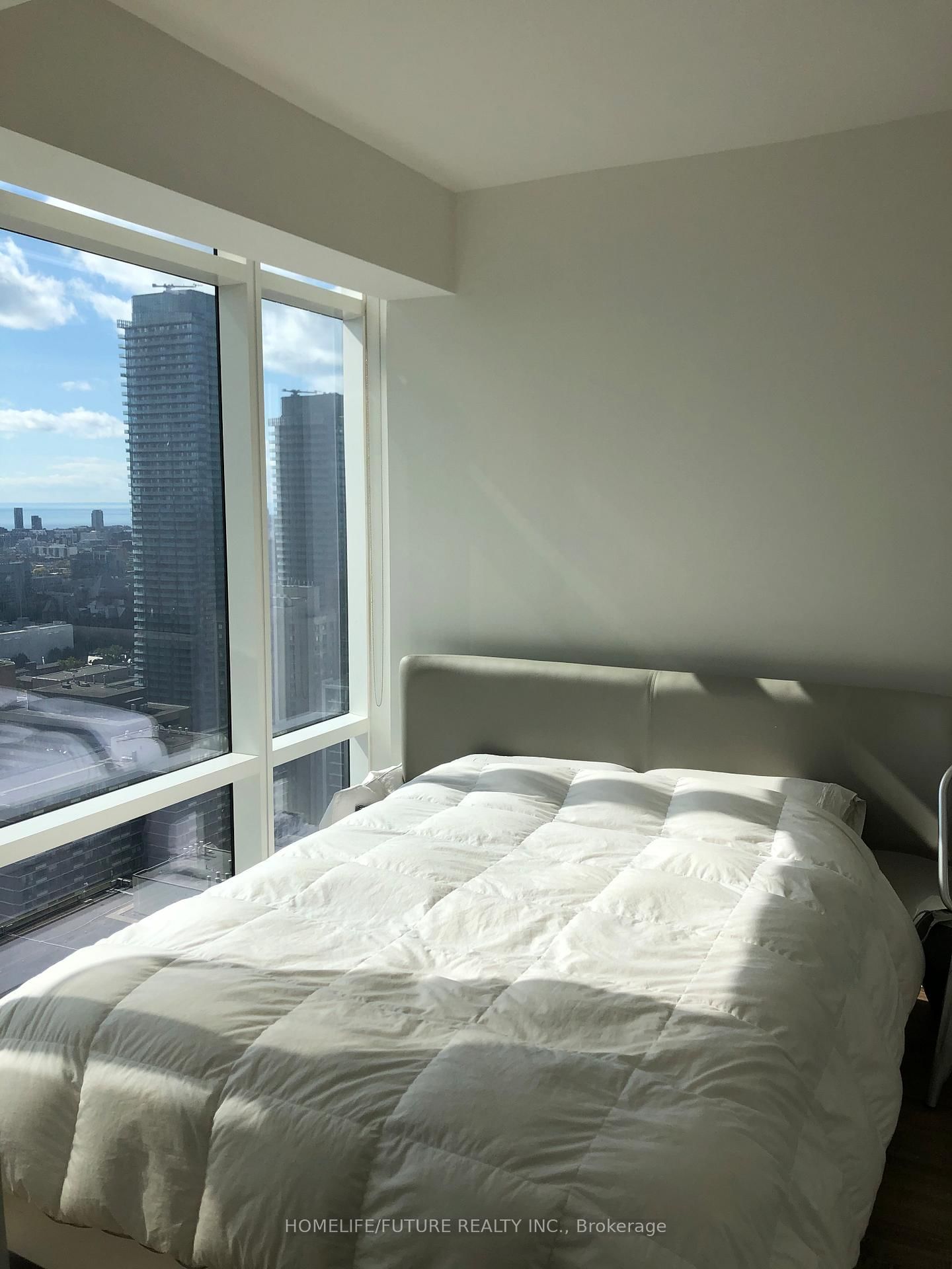 1 Bloor Street E, Unit 3306 - Photo 16