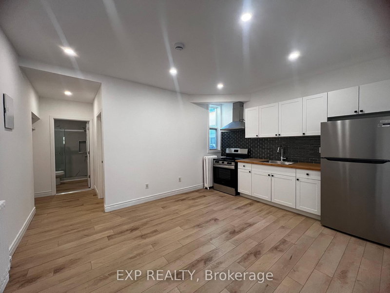 102 - 804A St Clair Avenue W