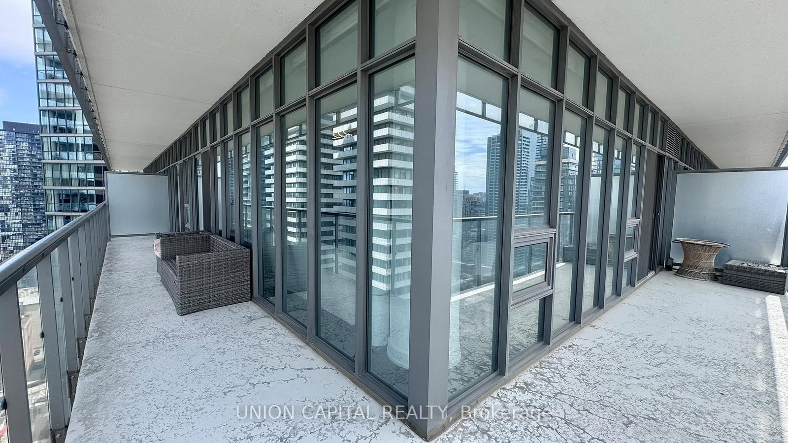 33 Charles Street E, Unit 2807 - Photo 11