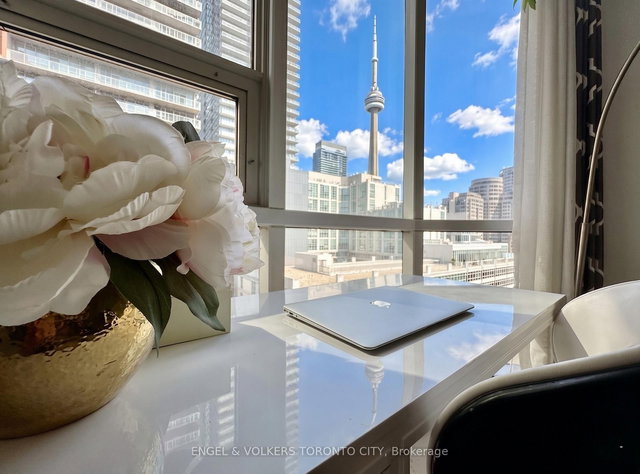 706 - 393 King Street W