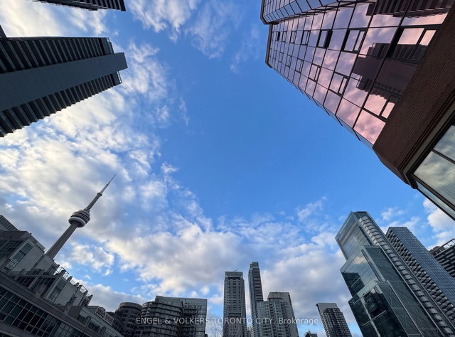 706 - 393 King Street W