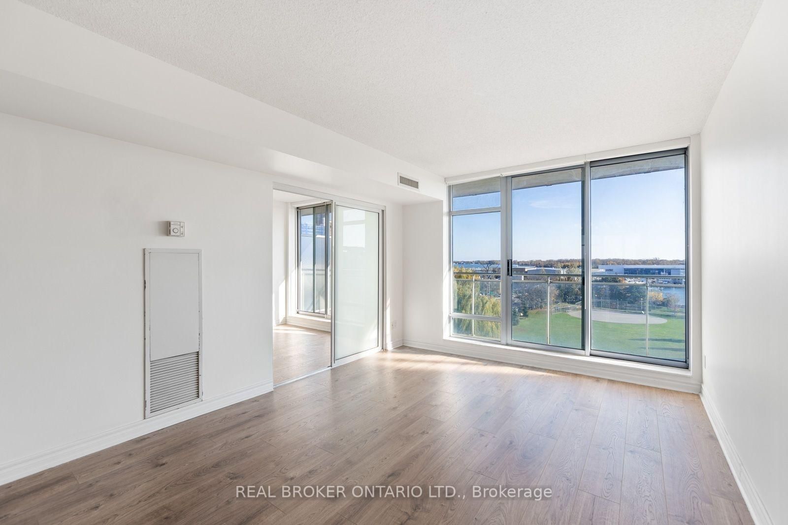 650 Queens Quay W, Unit 915 - Photo 10