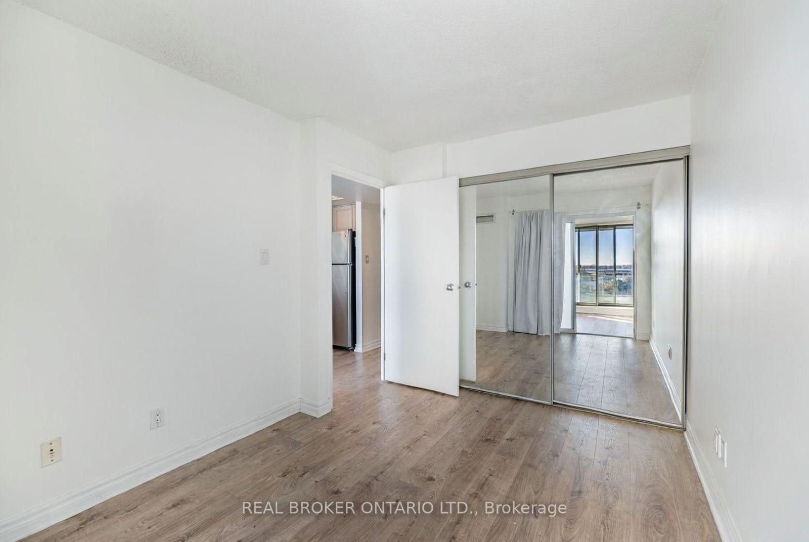 650 Queens Quay W, Unit 915 - Photo 14