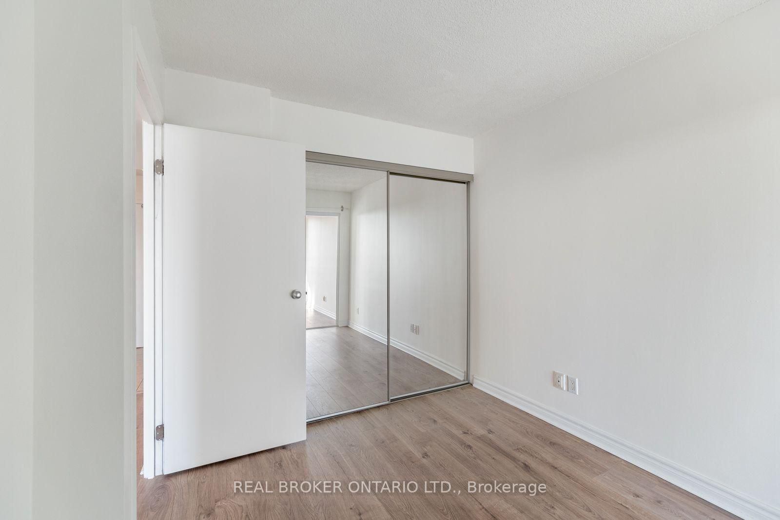 650 Queens Quay W, Unit 915 - Photo 15