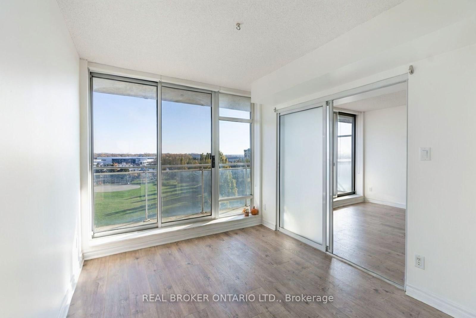 650 Queens Quay W, Unit 915 - Photo 16