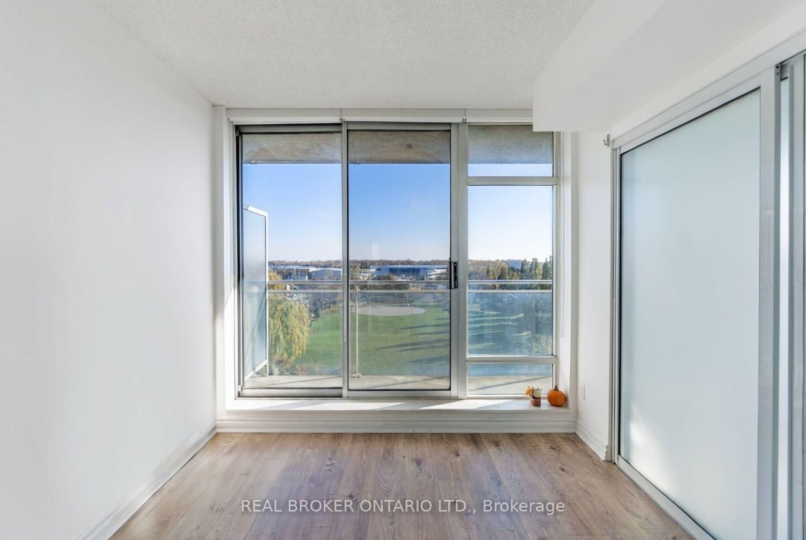 650 Queens Quay W, Unit 915 - Photo 17