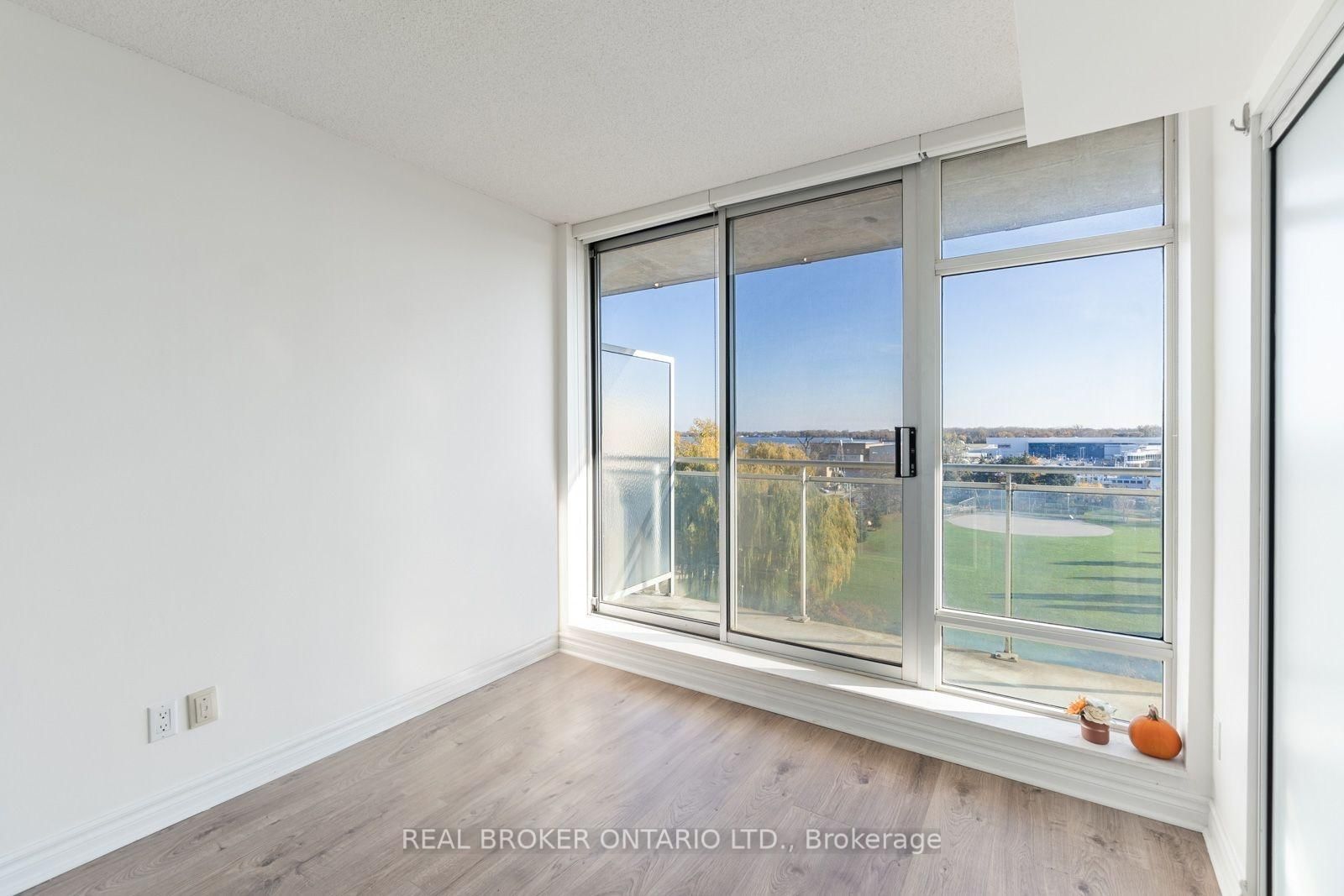 650 Queens Quay W, Unit 915 - Photo 18