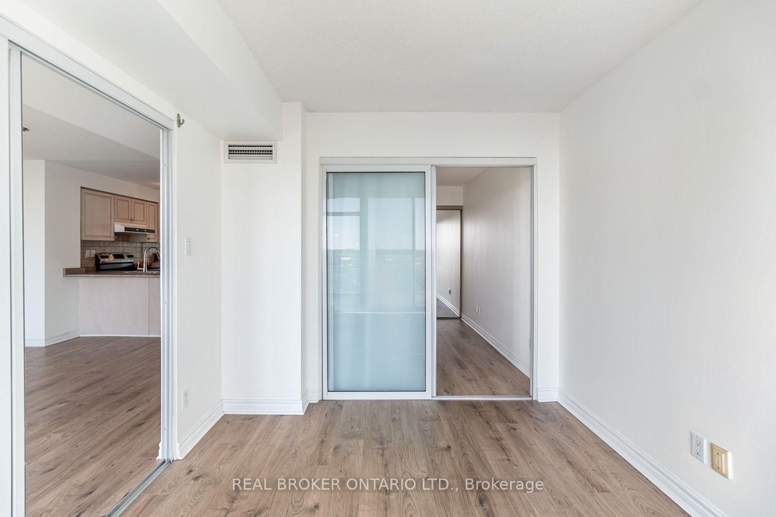 650 Queens Quay W, Unit 915 - Photo 19