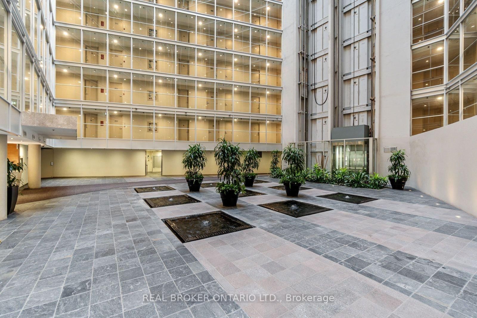 650 Queens Quay W, Unit 915 - Photo 3