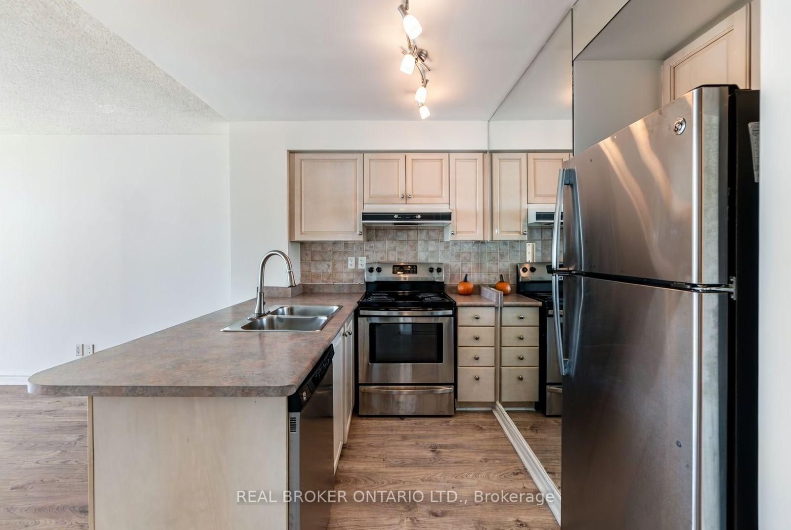 650 Queens Quay W, Unit 915 - Photo 6
