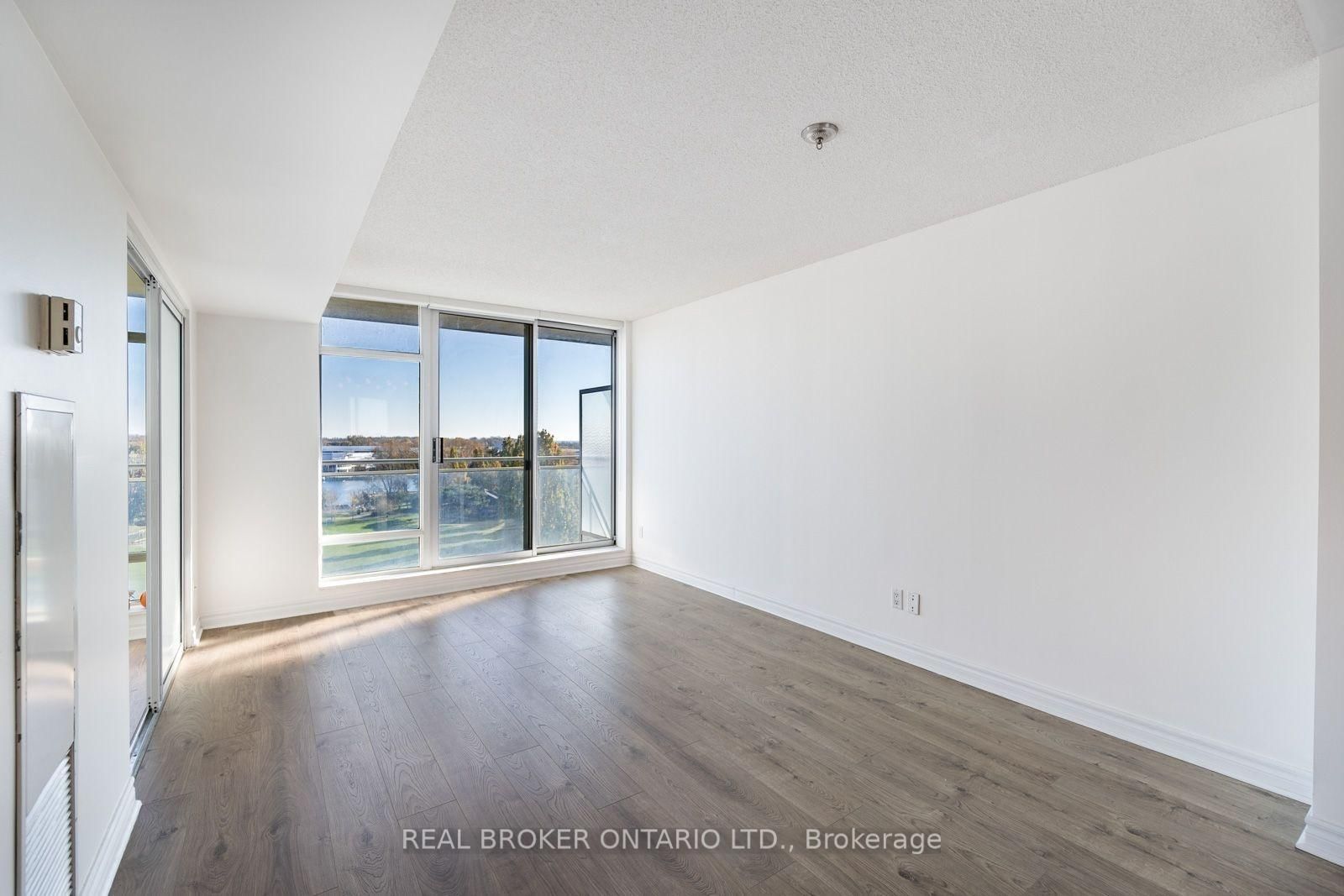 650 Queens Quay W, Unit 915 - Photo 8
