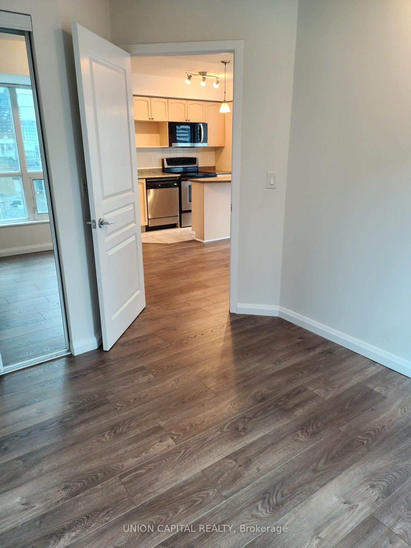 18 Yonge Street, Unit 1113 - Photo 13