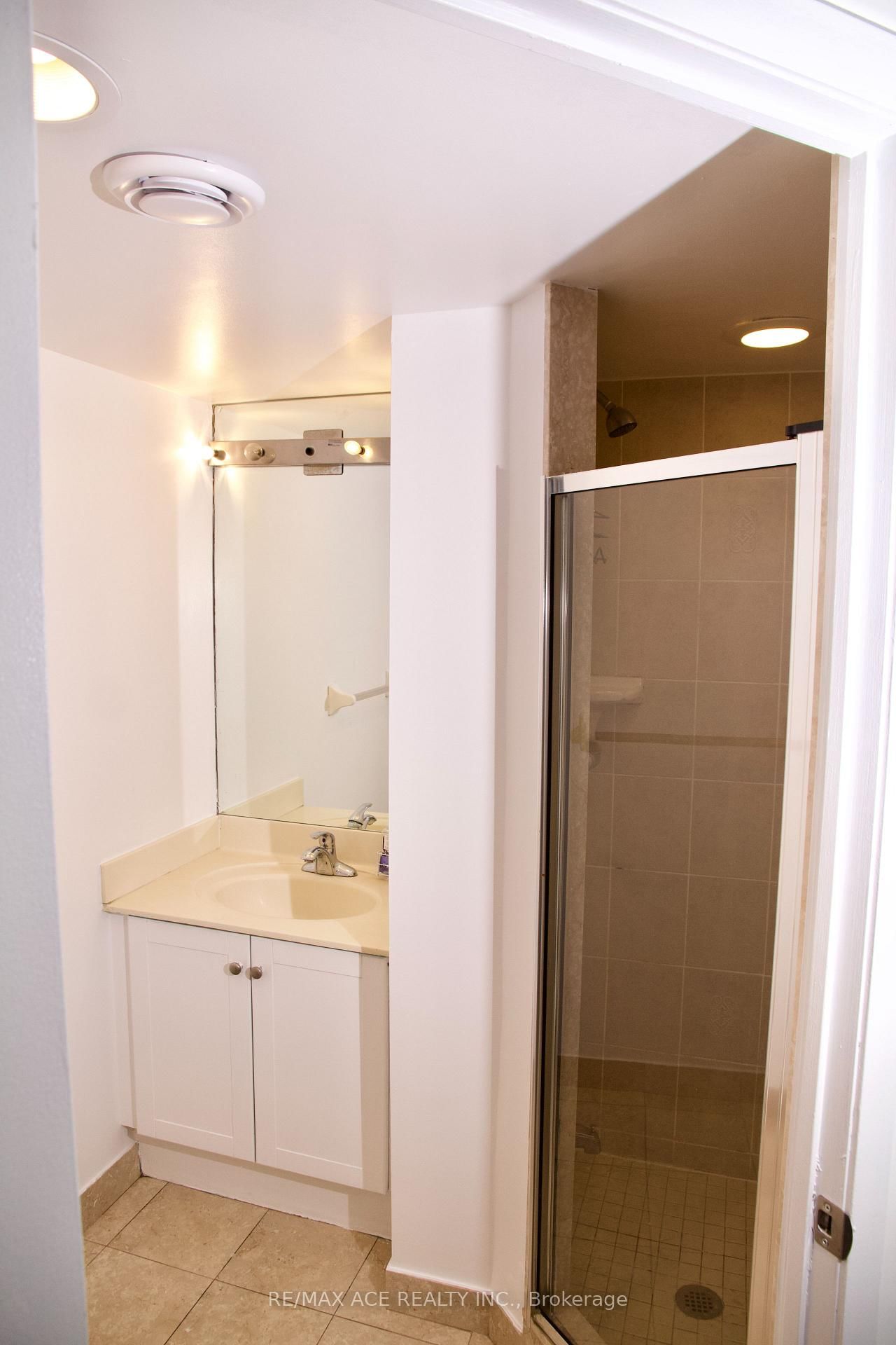 210 Victoria Street, Unit 4004 - Photo 10