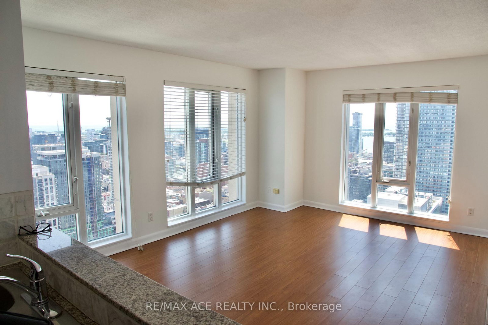 210 Victoria Street, Unit 4004 - Photo 4